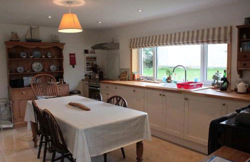 Pet Friendly 3BR Scenic Family Haven with Fibre WiFi - Foto 3