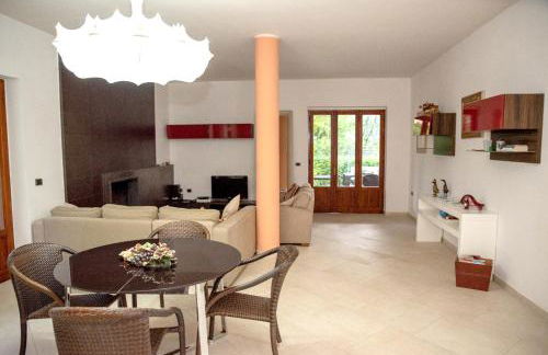 Charming villa in Alvignano with private pool - Foto 3