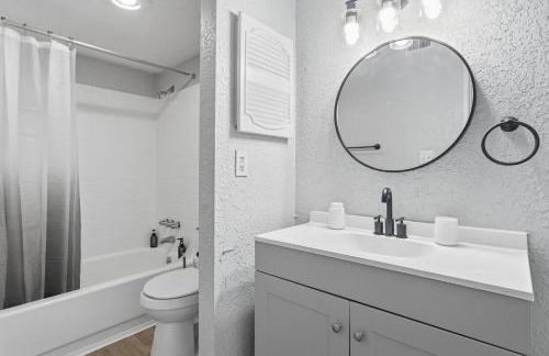 Cozy, modern apartment with bright interiors - Photo 12