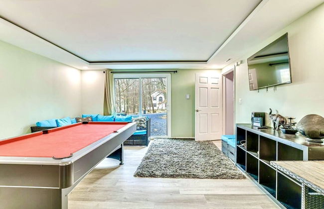 4BD Family Cottage in Pocono Forest W Private Pool & Hot-tub by RedAwning - Foto 23