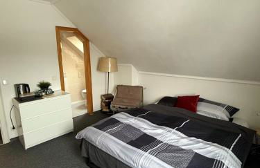 1 Bedroom with small bath - Perfect for long distance travel stop - Foto 1