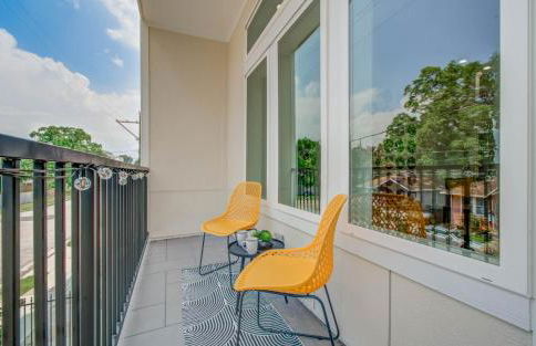 3bd-Rooftop Movie Theater-BBQ-Retro Music Theme-Downtown 8mins - Photo 9