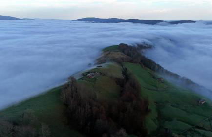 La cabaña mirador de los Valles Pasiegos - Foto 25