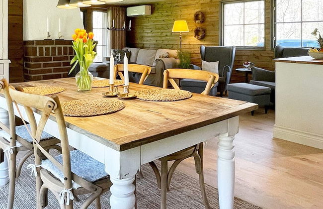 Charming Lakeside Cottage Getaway - Photo 21