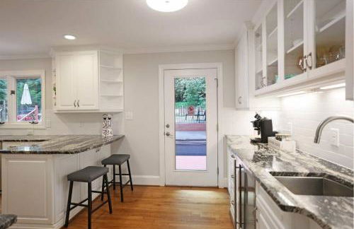 Sunset Point Pool House Close to Duke University - Foto 16