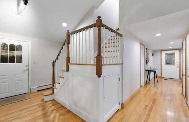 Cozy Fall Home With 4BR and Fireplace - Photo 24