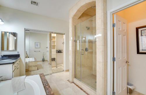 Upscale Henderson Hideaway with Private Patio! - Foto 14