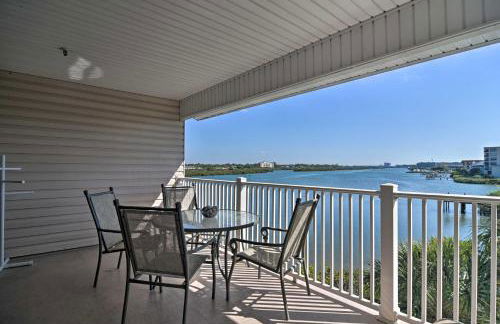 Large Balcony and Water Views Indian Shores Condo! - Foto 1