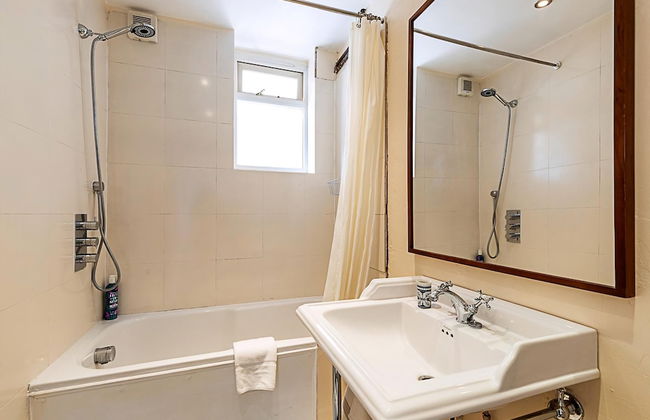 Retro Charm and Modern Comforts - Photo 20