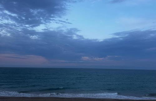 Acogedor y Amplio Apartamento familiar a pie de playa - Photo 26