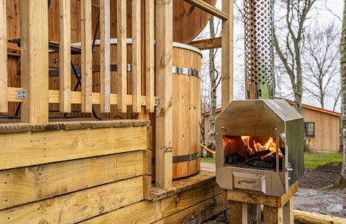 Breckland Lodge 1 with Hot Tub - Foto 2