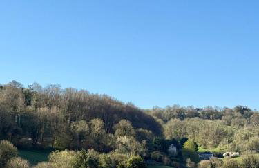 Charming Escape - Dog-Friendly Writer's Stone Cottage in the Stroud Valleys - Photo 18