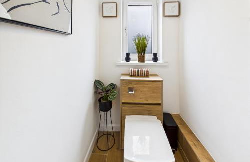 5-Bed Retreat with Hot Tub, Garden & Relaxing Views - Foto 20