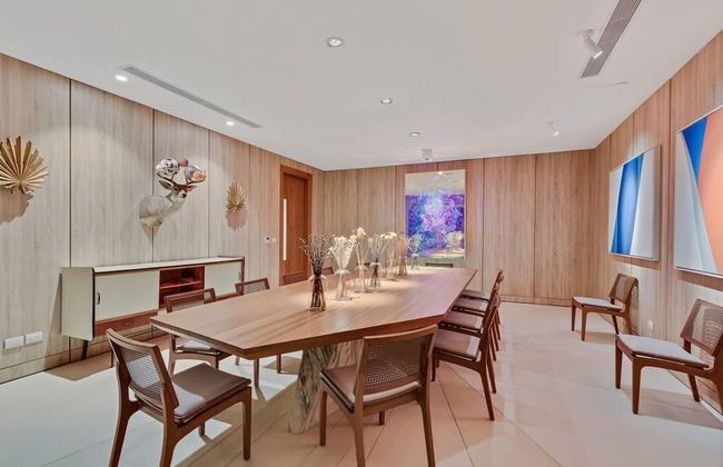 Modern 7BR Villa w Stunning Views of Golf Course - Photo 11