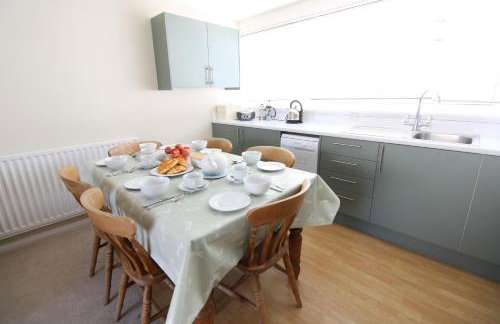 Penderic - 3 Bedroom Cowes Stay with Balcony & Panoramic Solent Views Close to Shops, Cafés, Sailing Clubs & Beach - Foto 6