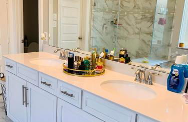 Charming Retreat Modern Luxury Family Sleeps 10 - Foto 45