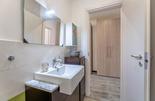 10 minuti a piedi dal mare, grande terrazza con ombrellone - Foto 7