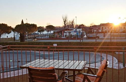 Mosaici Sunrise - lake front apartment with beautiful view - Foto 33