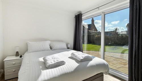 Amaya Nine Sleeps 7 Large 4 bed house - Bottesford - Foto 2