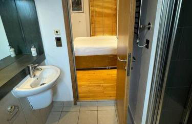 Sleep 5 in Mayfair St James Soho Cov7 - Photo 7