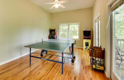 Spacious Georgia Escape with Fireplace, Deck and Grill - Foto 16