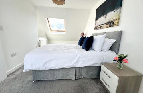 Chestnut House by Blue Skies Stays - Photo 11