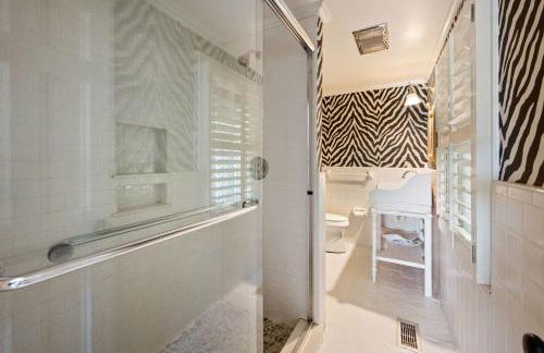 Relax and Enjoy the Spectacular Views in this Picturesque Home home - Foto 21