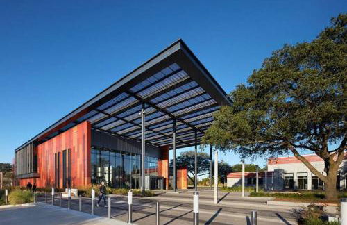 Gray Lux Hse 3BR 3 and half Ba MedCenter DownTWN HotTub - Photo 7