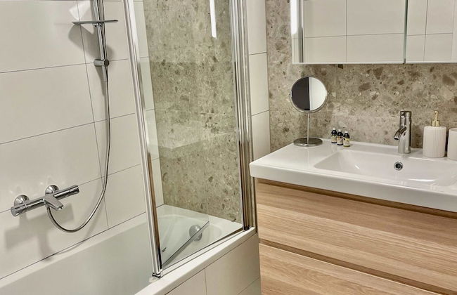 Luxury 2BR 2BA Near Fashion District by Oneluxstay - Foto 78