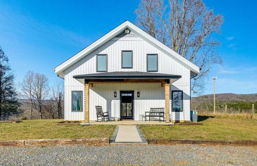 Peaceful Farmhouse Retreat 6 Mi to Virginia Tech! - Foto 4