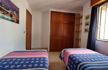 Ático con terraza y 2 habitaciones en casco antiguo - Foto 3