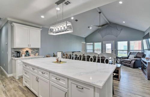 Ocean View and Wraparound Deck Crystal Beach Home! - Foto 10