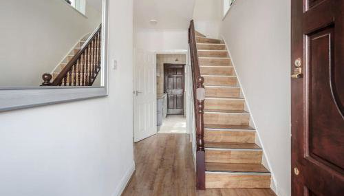 Lovely 4 Bedrooms House Near Romford Station With Parking - Foto 3