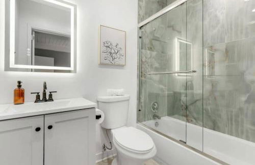 Oakland Oasis 4BDHeated PoolSpa5min to beach - Photo 21