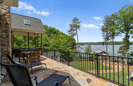 Spacious Waterfront Home on Lake Norman with Firepit Views and Dock Access - Foto 36