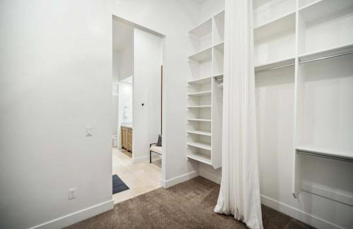 Luxe Family Retreat with Private Pickleball a Large Swim Spa indoor Movie Theatre 2 Outdoor Firepits a Home Gym and more - Foto 17