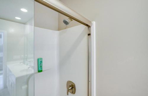 6 Mi to Tanglewood! High-End Lee Apartment - Foto 17