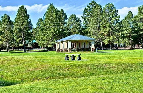 Forest edge, wild mustangs nearby, balcony views By Vacation Your Way - Foto 32