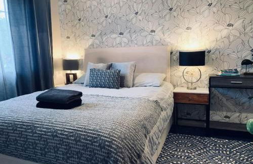 The Lake House, Woking - Photo 8