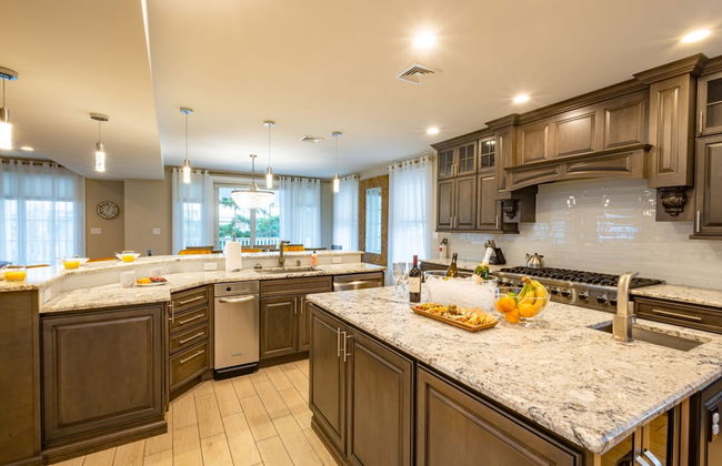 Spacious 6BR Beach Home With Elevator Decks - Ideal for Family Holidays Winter Escapes - Foto 29