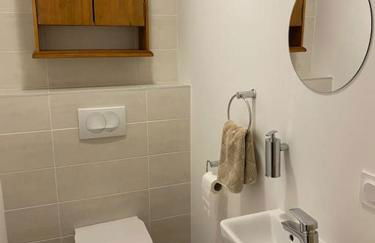 Gorgeous 2 bedroom, 2 full bath, ski in apartment! Winner of 2025 and 2024 Traveller Award! - Photo 19