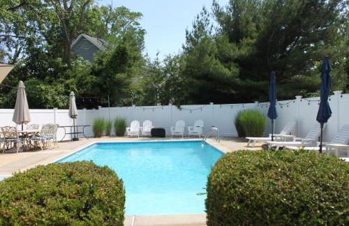 Gorgeous beach house with large pool & private beach, just 3 blocks away!! - Foto 47