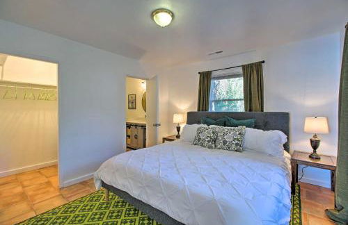 Lakefront Sanctuary with Mount Konocti Views - Foto 12