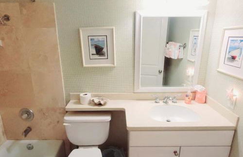 H1 downstairs and comfy king and two twins really nice kitchen and baths - Foto 9