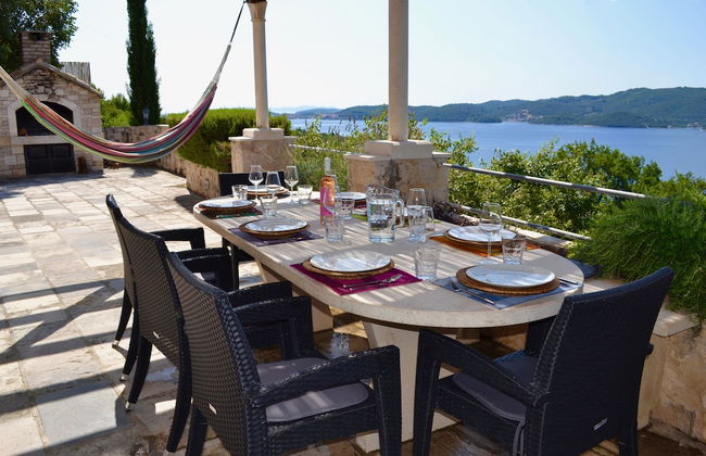 Restored 350 Year old Villa, Stunning Views, Idyllic Location, Large Pool - Photo 6