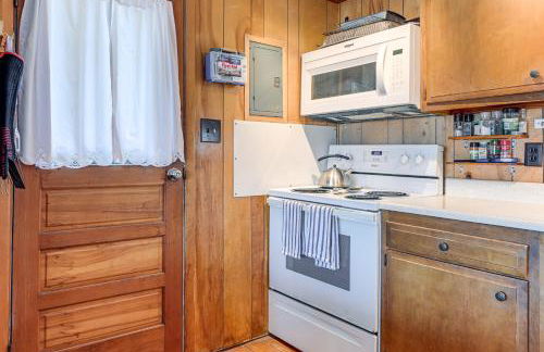 Dock and Rowboat Beechnut Bungalow on Keuka Lake - Foto 7