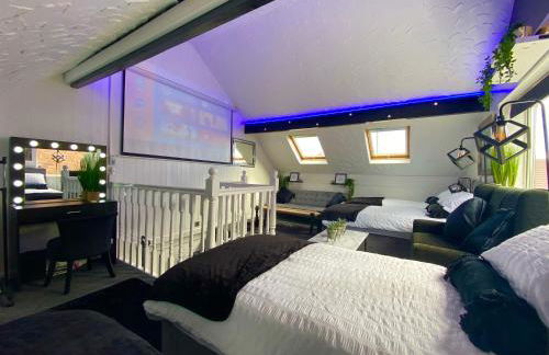 NEW…THE HOTTUB HOUSE BLACKPOOL PLEASURE BEACH - Photo 13