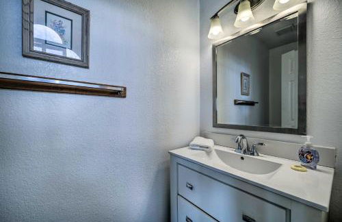 Avon Home on the Channel with Hot Tub and Deck! - Foto 12