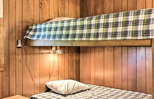 The Den Raymond Home with 200 Feet of Sandy Beach! - Foto 22