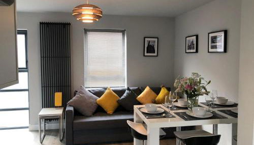 City Centre Townhouse-3 Bedrooms & Parking - Excellent Location - Foto 1